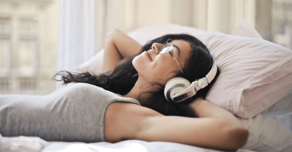 over ear headphones or earbuds better for sleeping