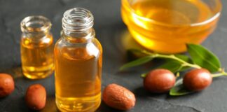 Is Jojoba Oil Good For Eyelashes